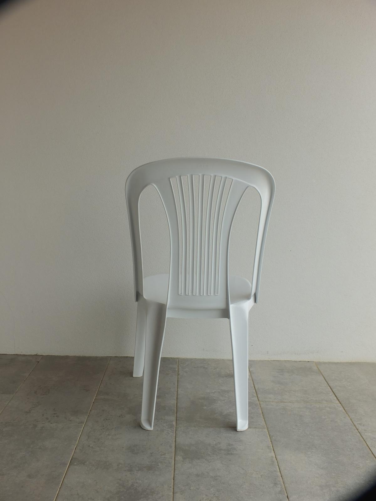 Location chaise plastique blanche - Ozlaloc