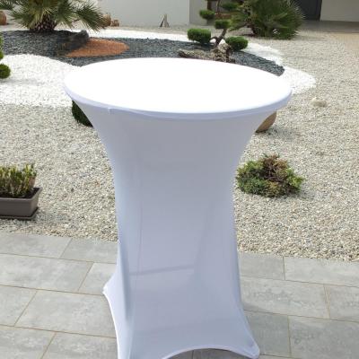 Housse blanche mange debout